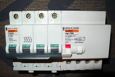 DISJONCTEUR DIFFERENTIEL TETRA 63A 300mA COURBE C, 4POLE MERLIN GERIN 63 AMPERES