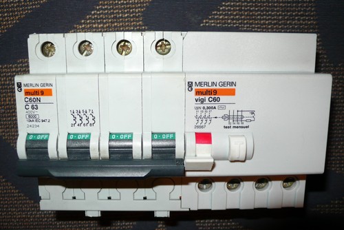 Disjoncteur differentiel tetra - disjoncteur,