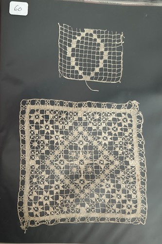 Dentelle ancienne sur carton - ancienne,