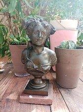 Buste REGULE. signé.