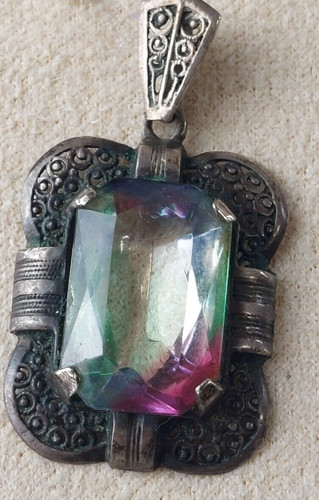 Ancien pendentif décor pierre