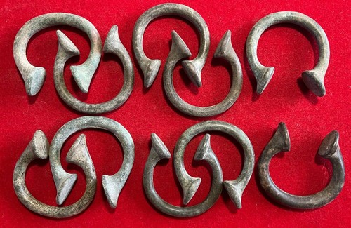 Bronze manilla slave money - 1,