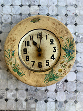 ANCIENNE PENDULE MURALE EN METAL PEINT  ART POPULAIRE 1920 SUPER VINTAGE