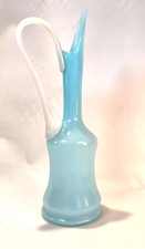vase,aiguiere en opaline bleu