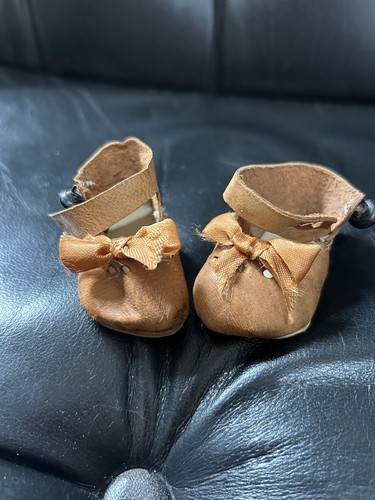 Jolies chaussures pour poupée - jolies,