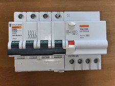 DISJONCTEUR DIFFERENTIEL TETRAPOLAIRE 20A 300mA TRIPHASE +N, MERLIN GERIN PC25KA