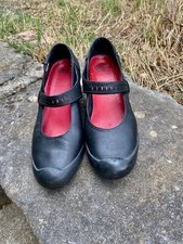 chaussures cuir noir Camper talon et bride 40