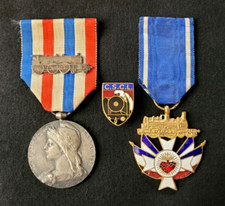 Lot 3 Médailles insigne