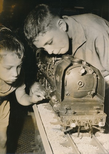 Paris 1957 enfants maquette - -,