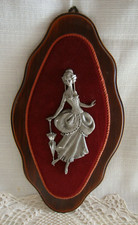 figurine en étain sur velours