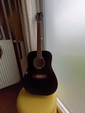 Guitare acoustique de marque