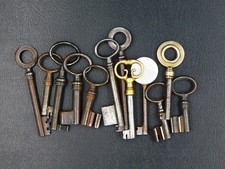 Lot 12 anciennes clés, clefs