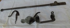 Ancien loquet verrou poucier clenche fer forgé. Porte serrure targette