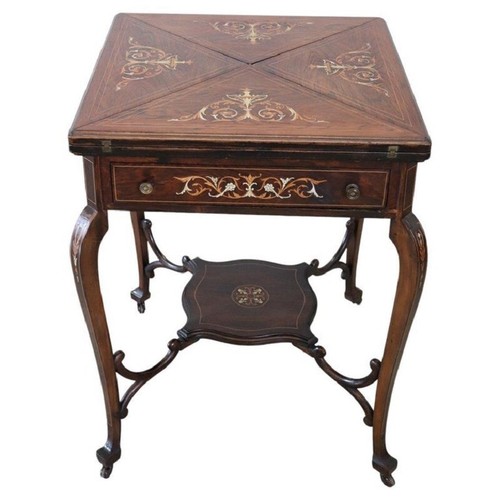 Table jeux marquetée - à,