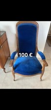 Fauteuil Voltaire avec velour bleu en excellent état et bois. 