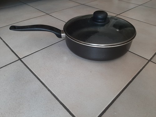 Sauteuse avec couvercle - sauteuse,
