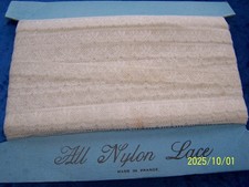 Belle dentelle ancienne, blanche, de Calais en tulle . +de 25 mètres. Réf n°316