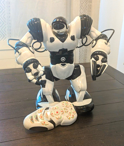 Wowwee robosapien robot - wowwee, w/