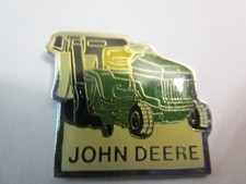 PIN'S AGRICULTURE / TRACTEUR / MOISSONNEUSE /  TONDEUSE  JOHN  DEERE  / RARE