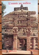 L'ENTRÉE AU MILIEU