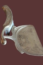 Ancienne pelle et ramasse