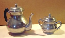 Théière et sucrier en étain