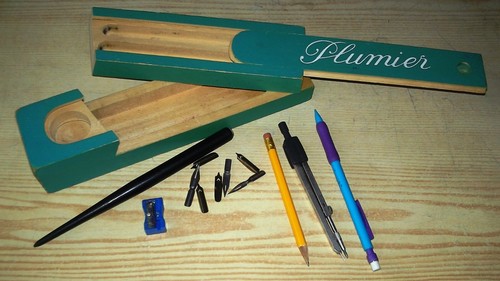 Plumier bois pivotant - , +