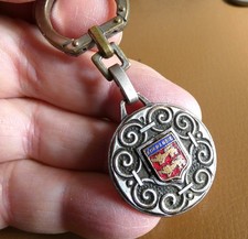 Ancien porte cle Augis métal émaillé Blason Normandie St Christophe au dos.