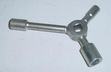 Clé triple pour tourelle TRIPAN - 2 carrés de 10 / 1 carré 8 / 1 carré 6 - NEUVE