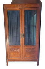 Petite Armoire Parisienne 2 portes en bois et verre avec ses rayons