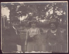 Photo  " 1 homme et 2 femmes