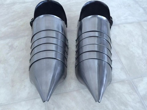 Paire chaussures armure - de, d'armure