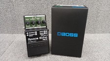 Pédale d'effet Boss RE-2 Space Echo Delay Roland RE-201 jouée