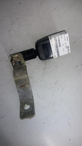Attache ceinture arriere droit