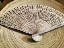 Eventail en Bois Vintage