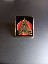 PIN'S INDIEN  TIPI   LE HURON
