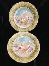 2 Anciennes assiettes barbotines Majolica enfant sur balançoire