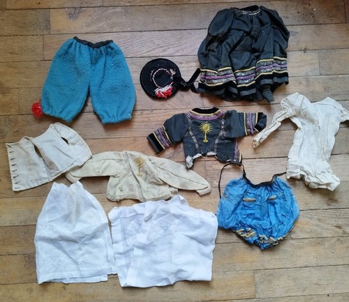 Lot vêtements poupées - lot,