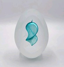 Sulfure œuf en verre soufflé dépoli signé Leixus J. Makalech Design XXème