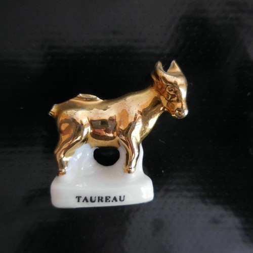 Taureau figurine sculpture