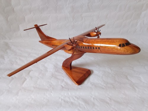 Maquette bois avion atr72 - en,