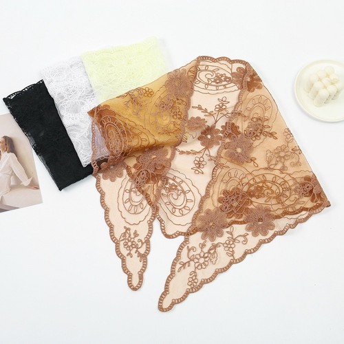 Foulard triangle dentelle
