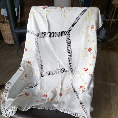 Nappe ancienne brodée main - nappe,
