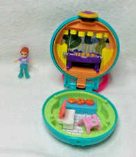 POLLY POCKET  MATTEL MINI-COFFRET VERT BARBECUE PARTY  1 FIGURINE DOLL 2019