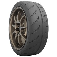Pneus d'Eté Toyo 245/40 R17