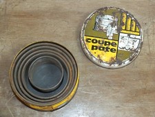 + Ancienne boîte coupe pâte, avec emporte pièces en fer blanc, pour cuisine +