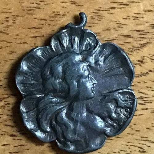 113 médaillette en - médaillette,
