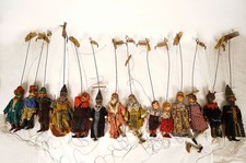 Ensemble 14 marionnettes tchèques à tringles Diable Roi Reine Magicien XIXè