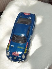 Voiture miniature ancienne rétro vintage, véhicule de collection d'occasion