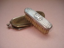 Ancienne BROSSE A MOUSTACHES  en ARGENT  avec Etui